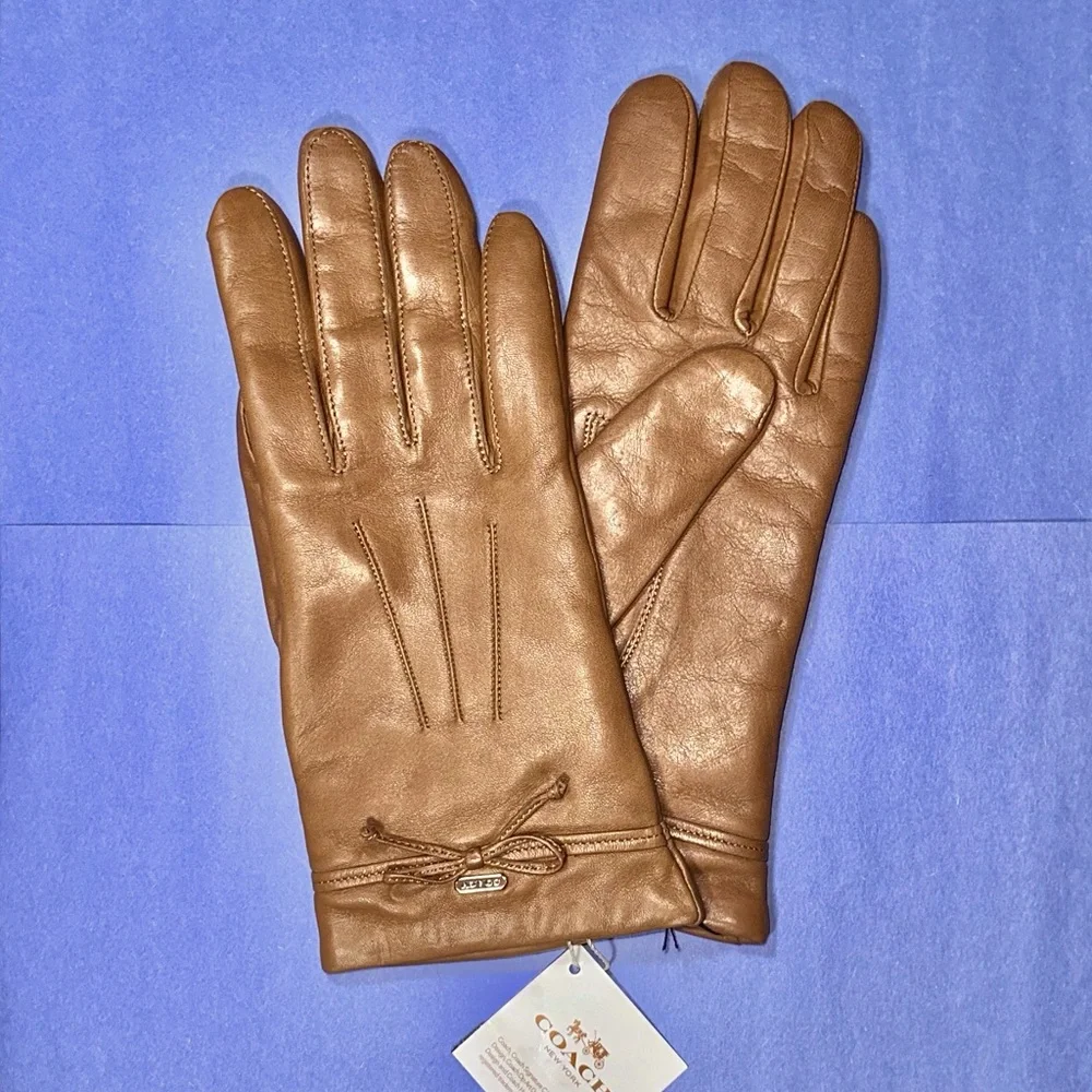 *NWT* COACH Bow Leather Gloves